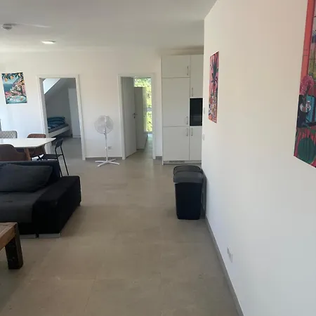 Neubau 4 Schlafzimmer, Wohnkueche Balkon Und Parkplatz דירה *