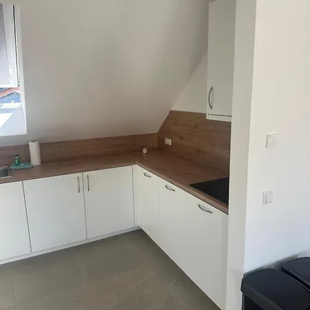 דירה Neubau 4 Schlafzimmer, Wohnkueche Balkon Und Parkplatz