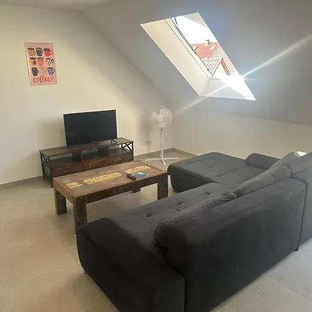 Neubau 4 Schlafzimmer, Wohnkueche Balkon Und Parkplatz *