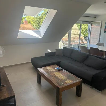 Neubau 4 Schlafzimmer, Wohnkueche Balkon Und Parkplatz *