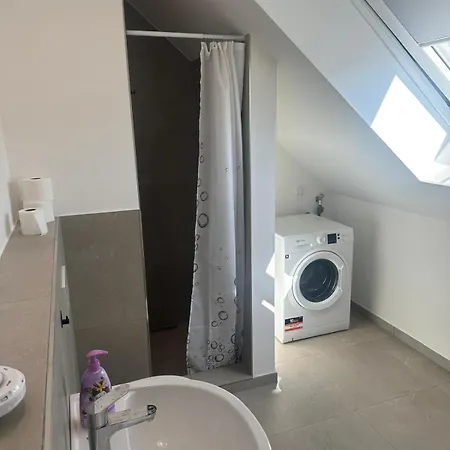 Neubau 4 Schlafzimmer, Wohnkueche Balkon Und Parkplatz Appartamento Wörrstadt