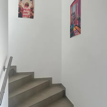 Neubau 4 Schlafzimmer, Wohnkueche Balkon Und Parkplatz דירה *