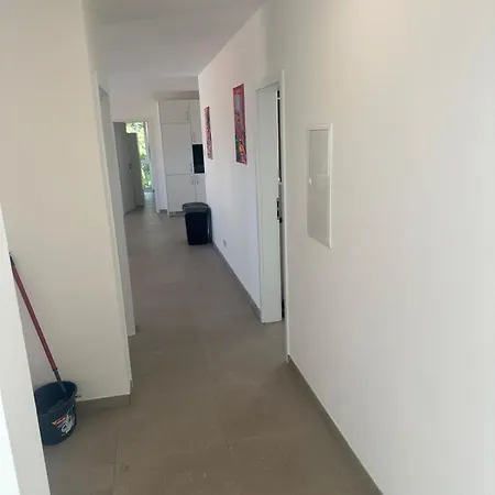 Neubau 4 Schlafzimmer, Wohnkueche Balkon Und Parkplatz Appartamento