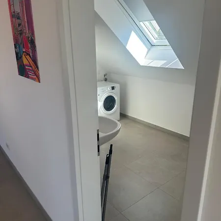 Appartamento Neubau 4 Schlafzimmer, Wohnkueche Balkon Und Parkplatz *